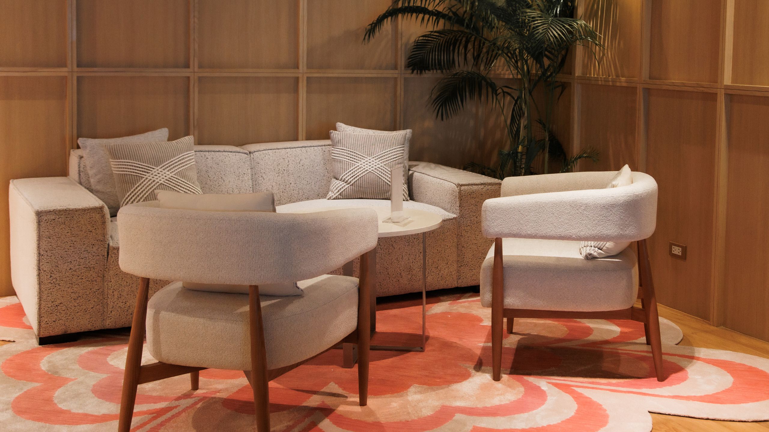 EXCLUSIVE LOUNGE SERVICE